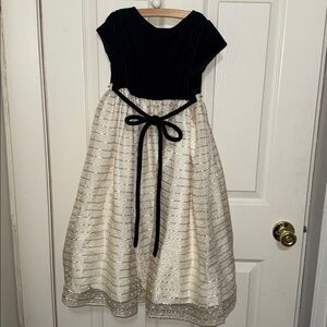 PERFECTLY DRESSED black velour and creme party holiday dress Size 6